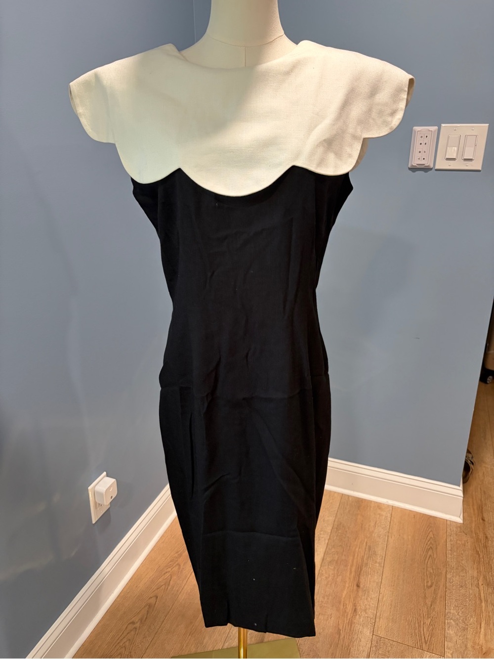 Kathryn Conover New York Black & White Linen Blend Scalloped Collar Dress Size 8